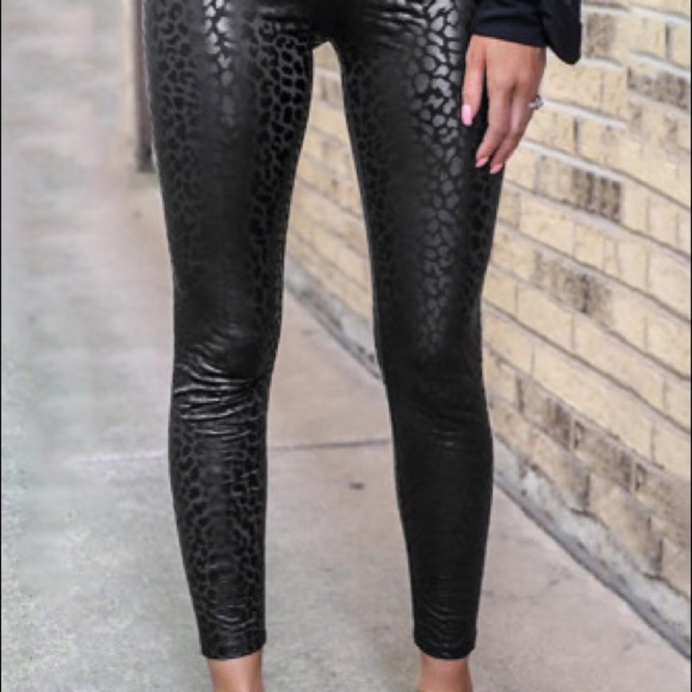 Black Shiny Leopard Textured Leggings